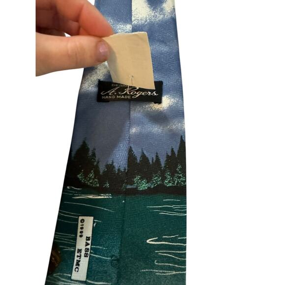 Designs By A Rogers Large Mouth Bass Fishing 1999 Vintage Novelty Necktie - Picture 4 of 9